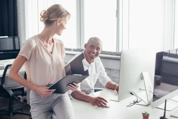 Businessman and businesswoman in office — Stock Photo