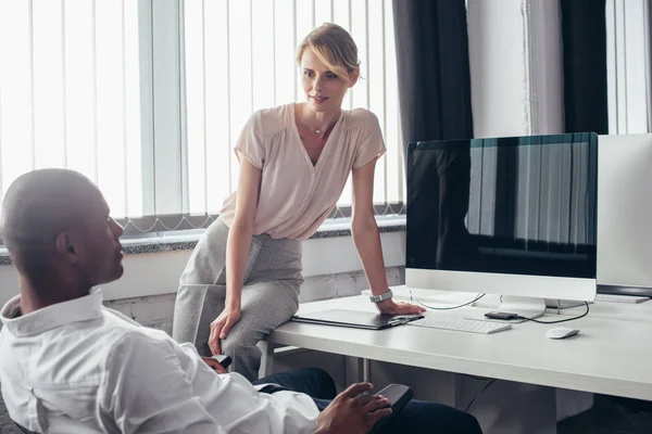 Businessman and businesswoman in office — Stock Photo