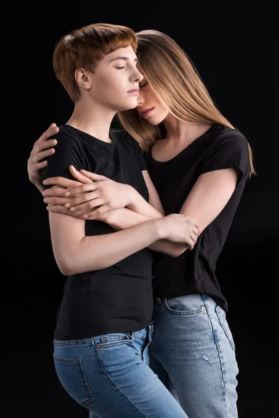 Lesbianas pareja abrazos - foto de stock