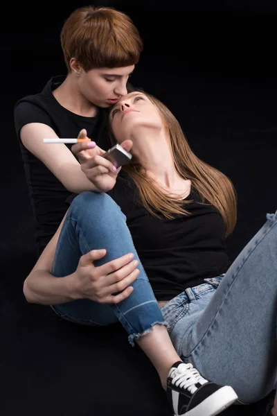 Lesbian couple embracing — Stock Photo