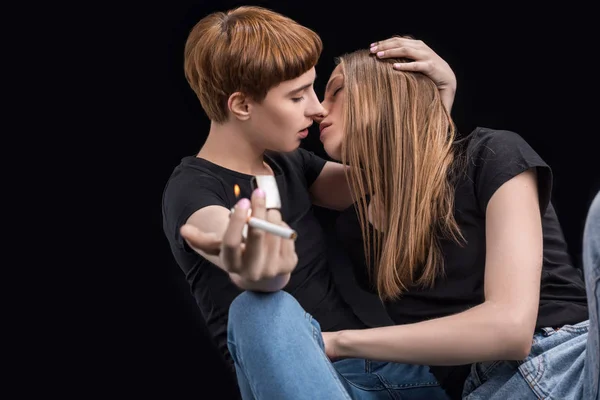 Young woman kissing girlfriend — Stock Photo