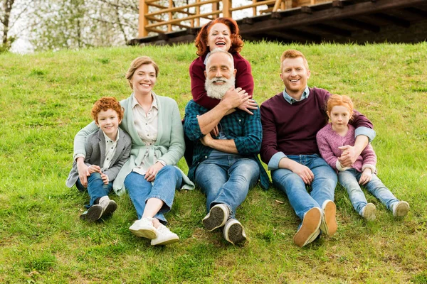 Famille heureuse — Photo de stock