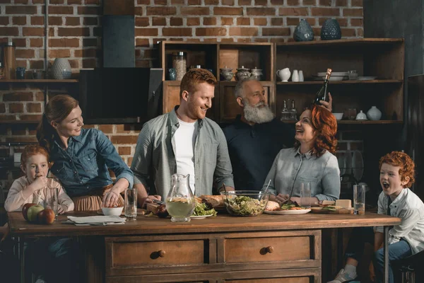 Family cooking dinner together — Stock Photo
