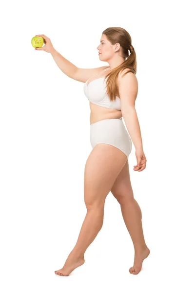 Mujer con sobrepeso sosteniendo manzana - foto de stock