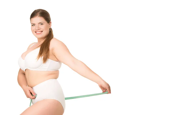 Mujer con sobrepeso medición de culo - foto de stock