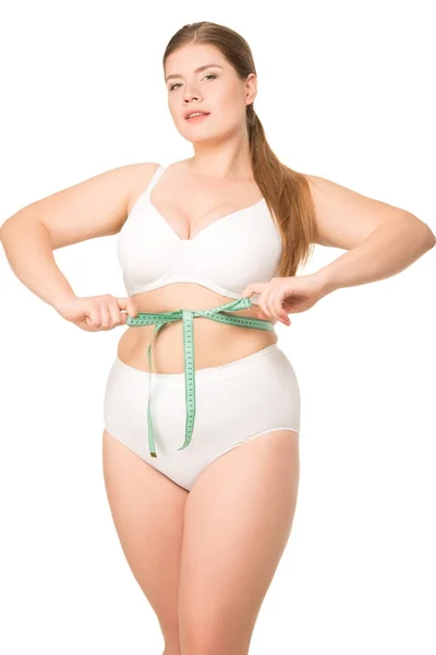 Mujer gorda midiendo la cintura - foto de stock