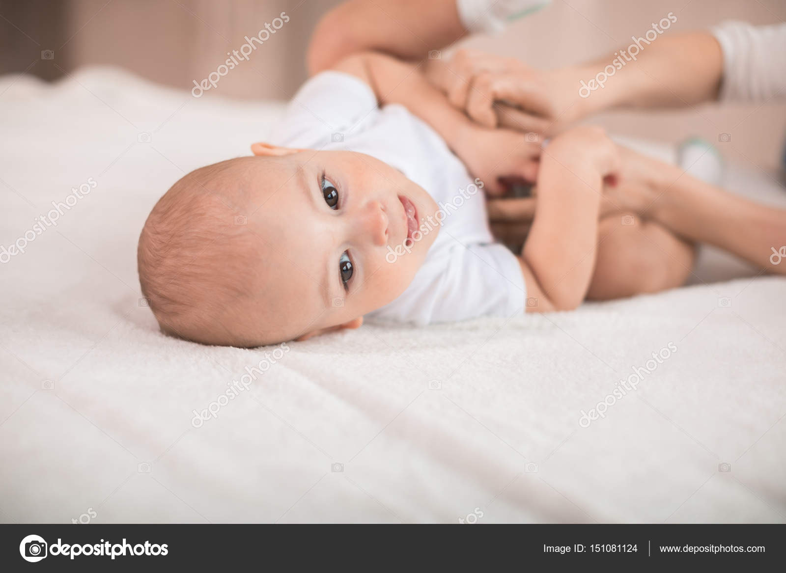 Mignon Bebe Garcon Sur Lit Image Libre De Droit Par Lenamiloslavskaya C Mignon Bebe Garcon Sur Lit Image Libre De Droit Par Lenamiloslavskaya C