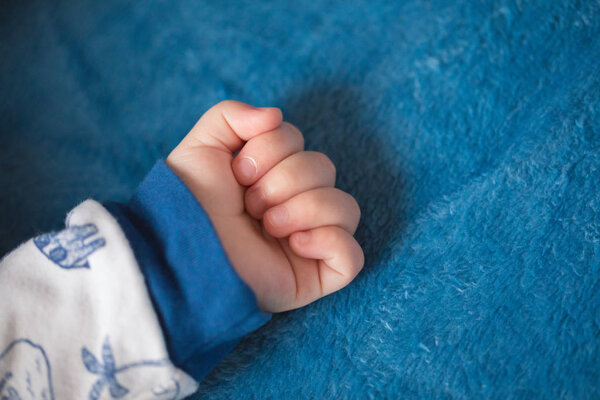 Рука спящего малыша
