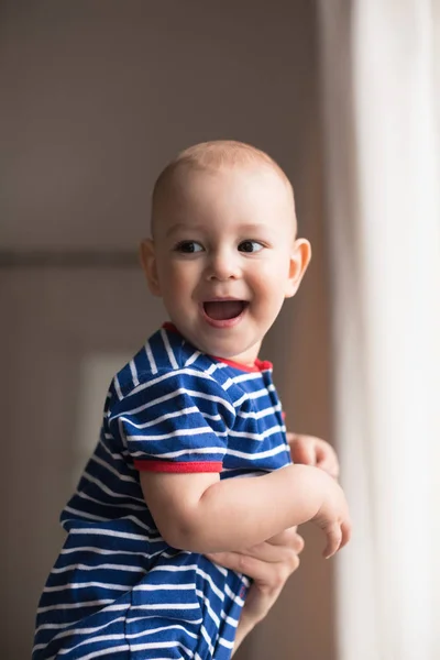 Boldog, mosolygós baba-fiú — Stock Fotó