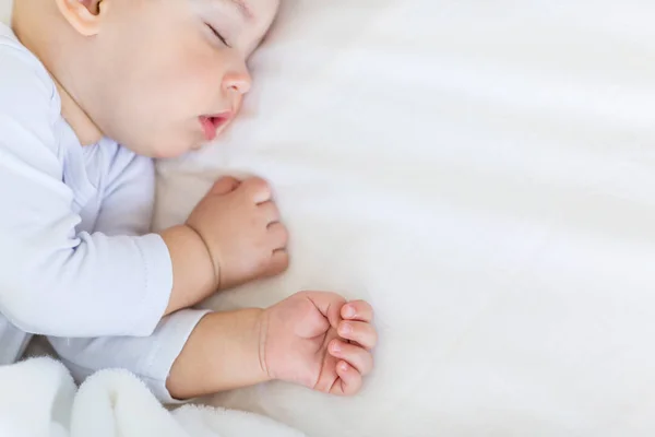 Babyjongen slapen — Stockfoto