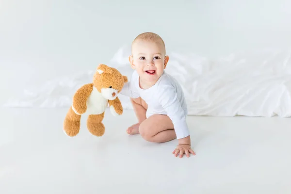 Baby boy with teddy bear — Stock Photo, Image