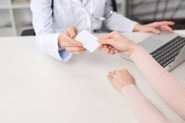 Doktor hastaya veren kartı 
