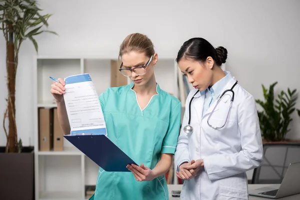 Doctors working together at clinic — Stock Photo, Image