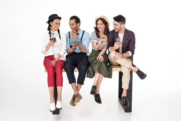 Friends using digital devices — Stock Photo, Image