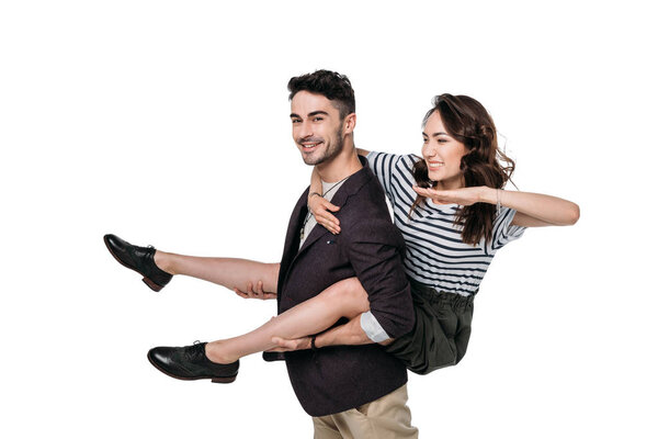 молодая случайная пара валяет дурака
