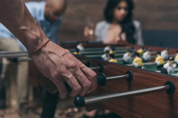 Friends playing foosball — Stock Photo, Image