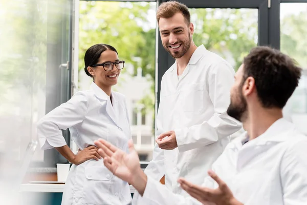 Equipe de cientistas profissionais — Fotografia de Stock