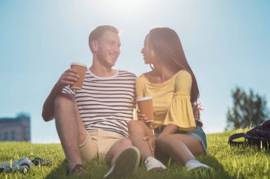 Kahve ile çok ırklı Çift