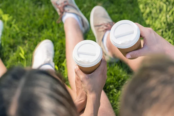 Couple with coffee to go — Stock Photo, Image