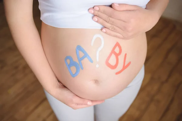 Mulher grávida com palavra bebê — Fotografia de Stock