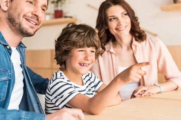 Familia feliz — Foto de Stock