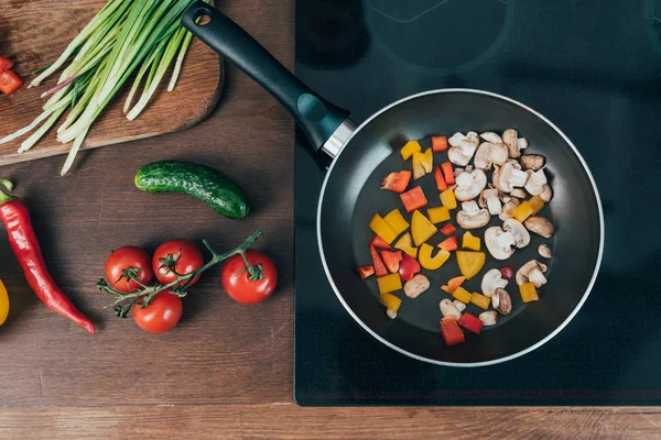 Frying vegetables — Stock Photo, Image