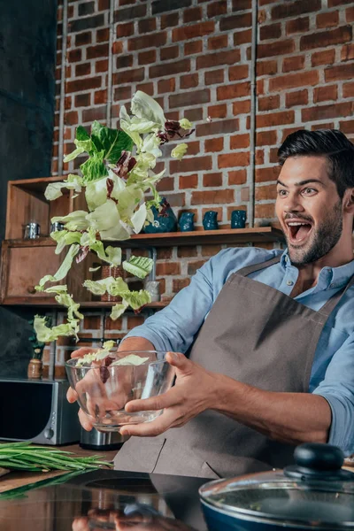 Making salad — Stock Photo, Image