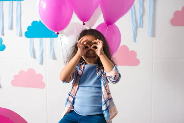 Girl with balloons at birthday party — Stock Photo, Image