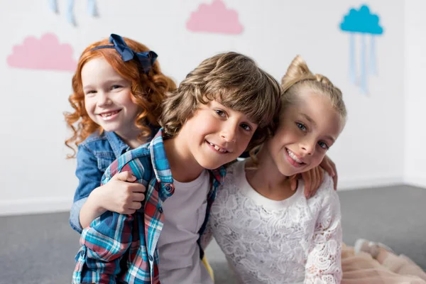 Schattig gelukkige jonge geitjes — Stockfoto