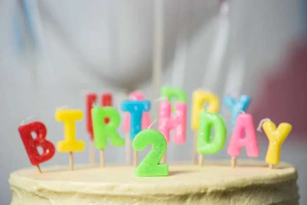 Tarta de cumpleaños con el número dos — Foto de Stock