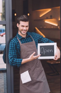 barista açık word ile kara tahta işaret