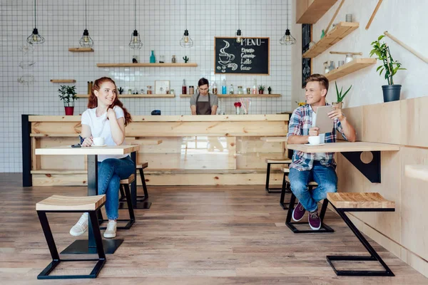 Couple getting to know each other in cafe — Stock Photo, Image