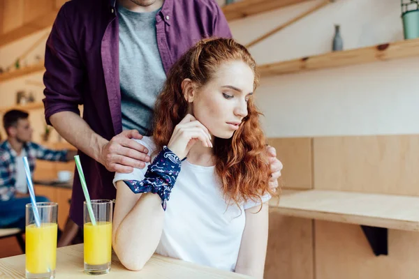 Pareja joven discutiendo — Foto de Stock