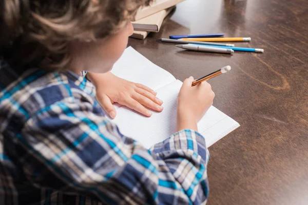 Child doing homework — Stock Photo, Image