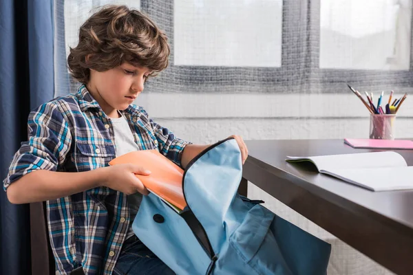 Child packing backpack for school — Stock Photo, Image