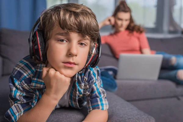 Kid listening music in headphones — Stock Photo, Image