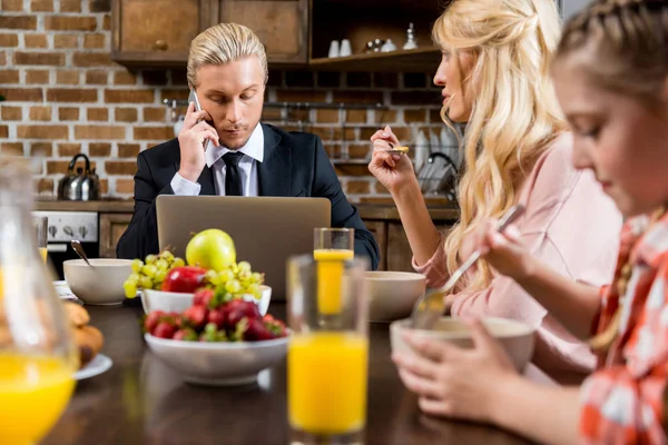 Businessman with family at morning — Stock Photo, Image