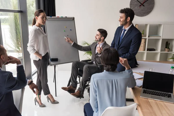 Multicultural businesspeople discussing business strategy — Stock Photo, Image