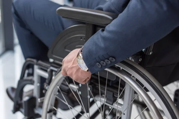 坐轮椅的残疾商人 — 图库照片