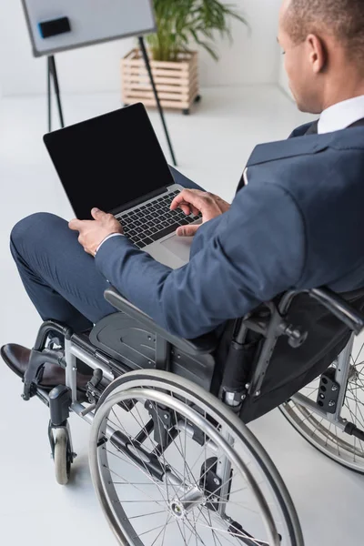 Disabled african american businessman with laptop — Stock Photo, Image