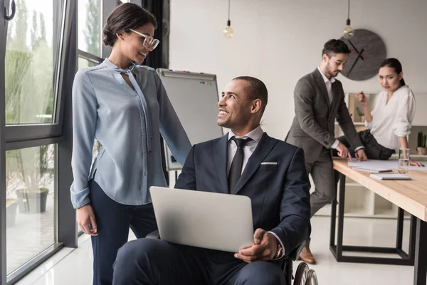 Colegas de negocios multiétnicos — Foto de Stock