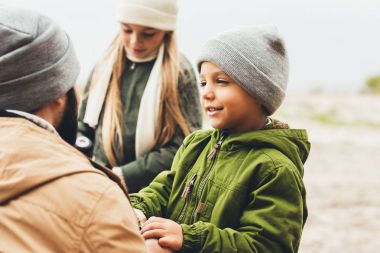çocuklar açık havada ile vakit baba