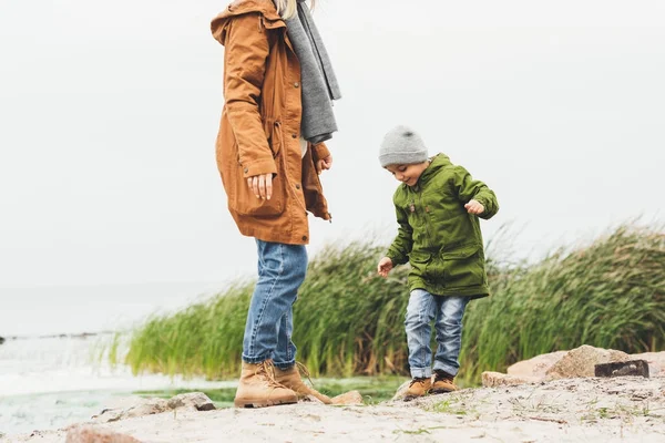 Mother and son spending time on coast — Free Stock Photo