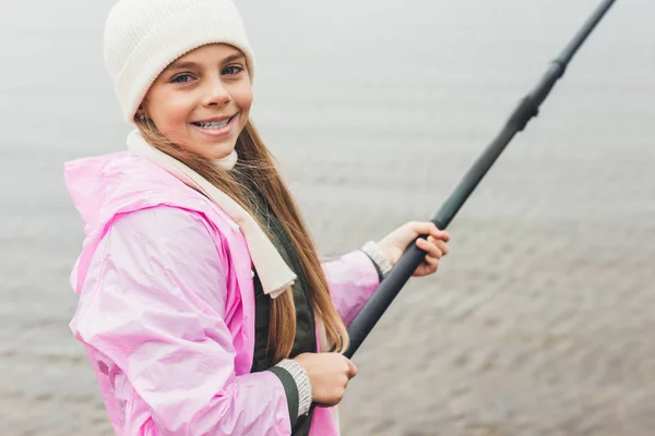Fishing little girl — Free Stock Photo