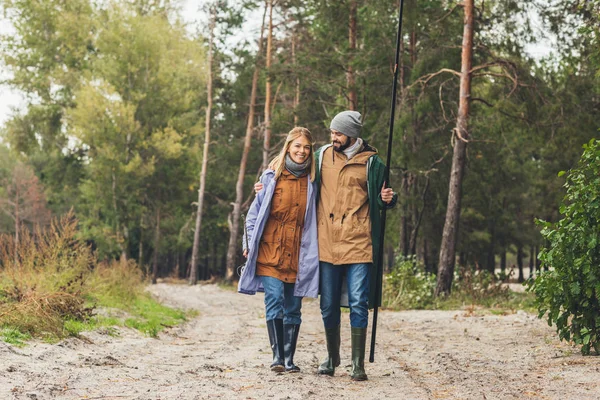 Couple going from fishing — Stock Photo, Image