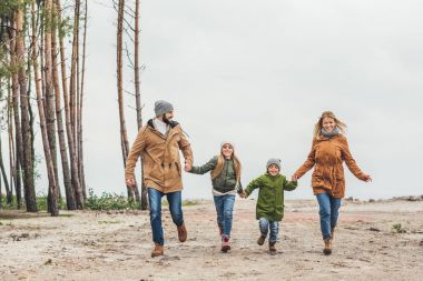 Aile çalıştıran ve tutan eller