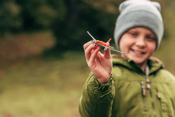 Boy holding toy plane — Stock Photo, Image