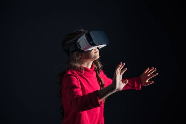 Çocuk bir şey dokunmak Vr kulaklık ile 