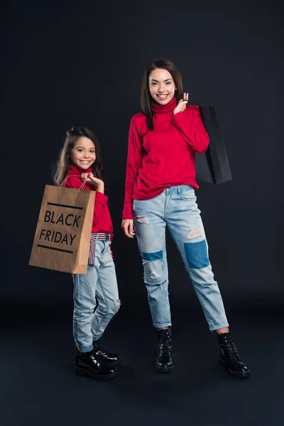Ibu dan anak dengan tas belanja — Stok Foto