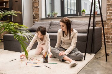 Aile çizim resmi birlikte